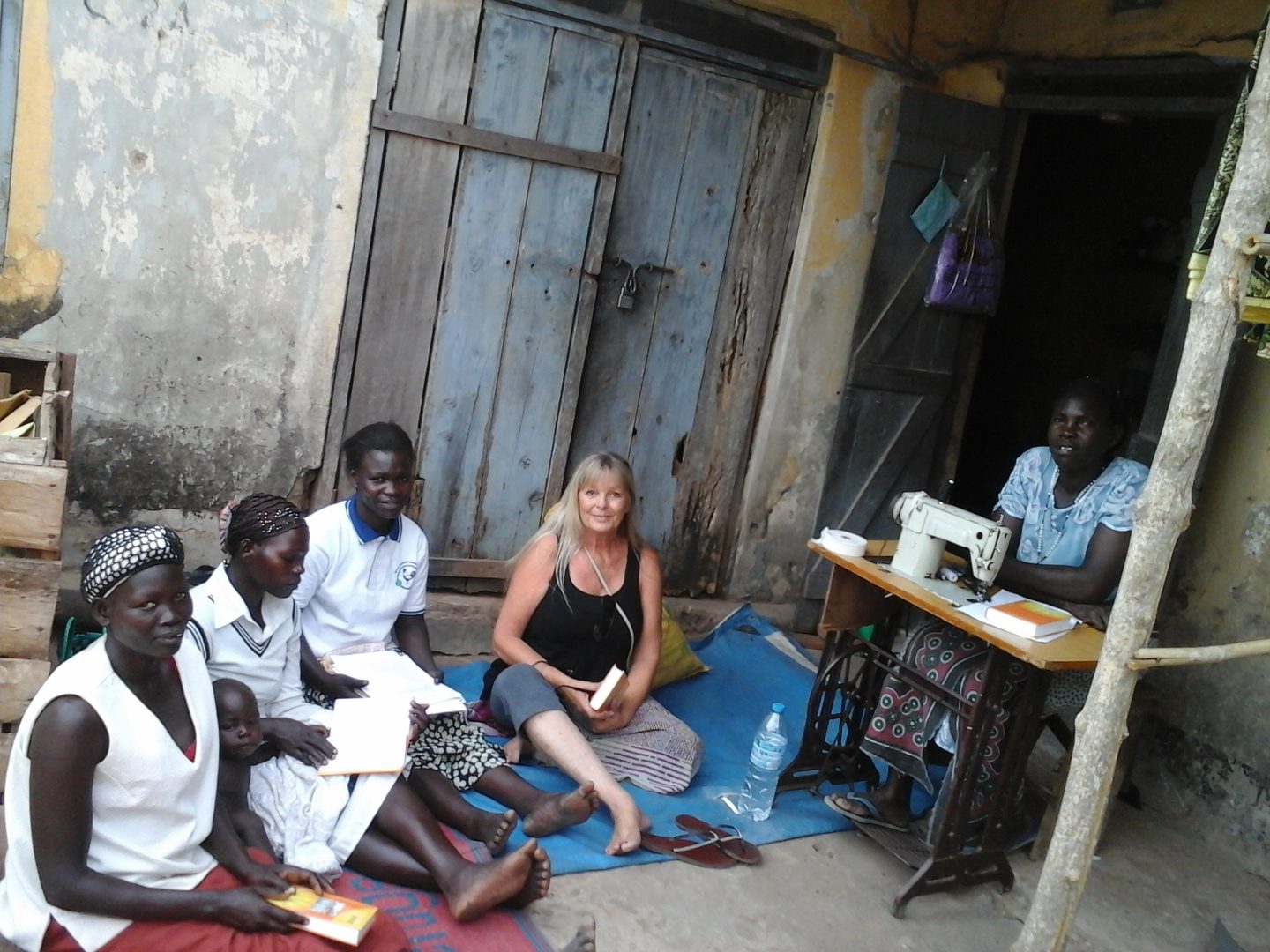 Women's training in a tailoring workshop